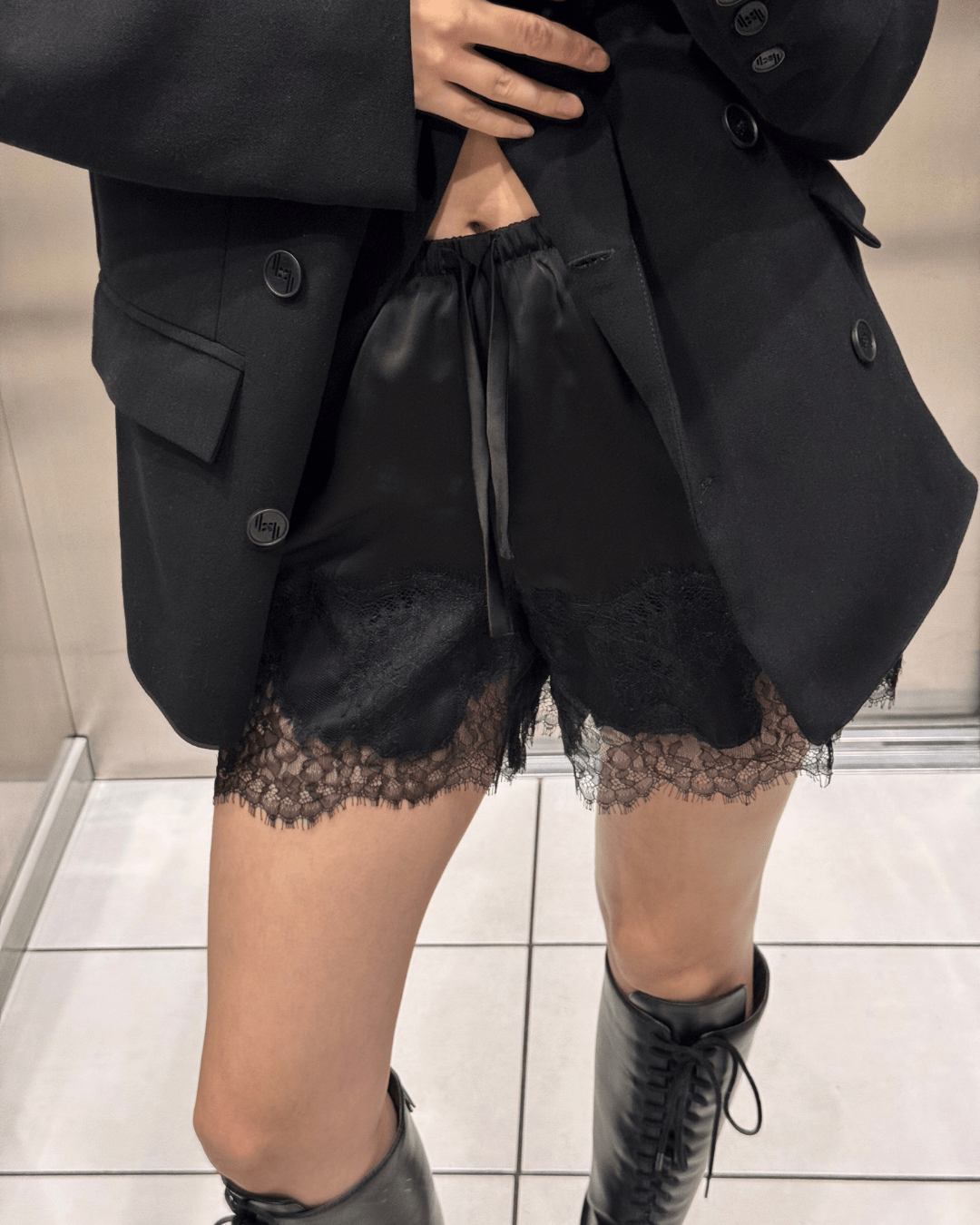 SATIN SHORTS WITH LACE TRIM - PENKO