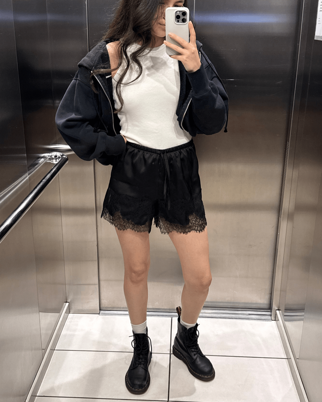 SATIN SHORTS WITH LACE TRIM - PENKO